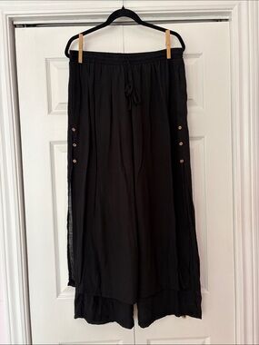 Black Button-Accent I die Trousers